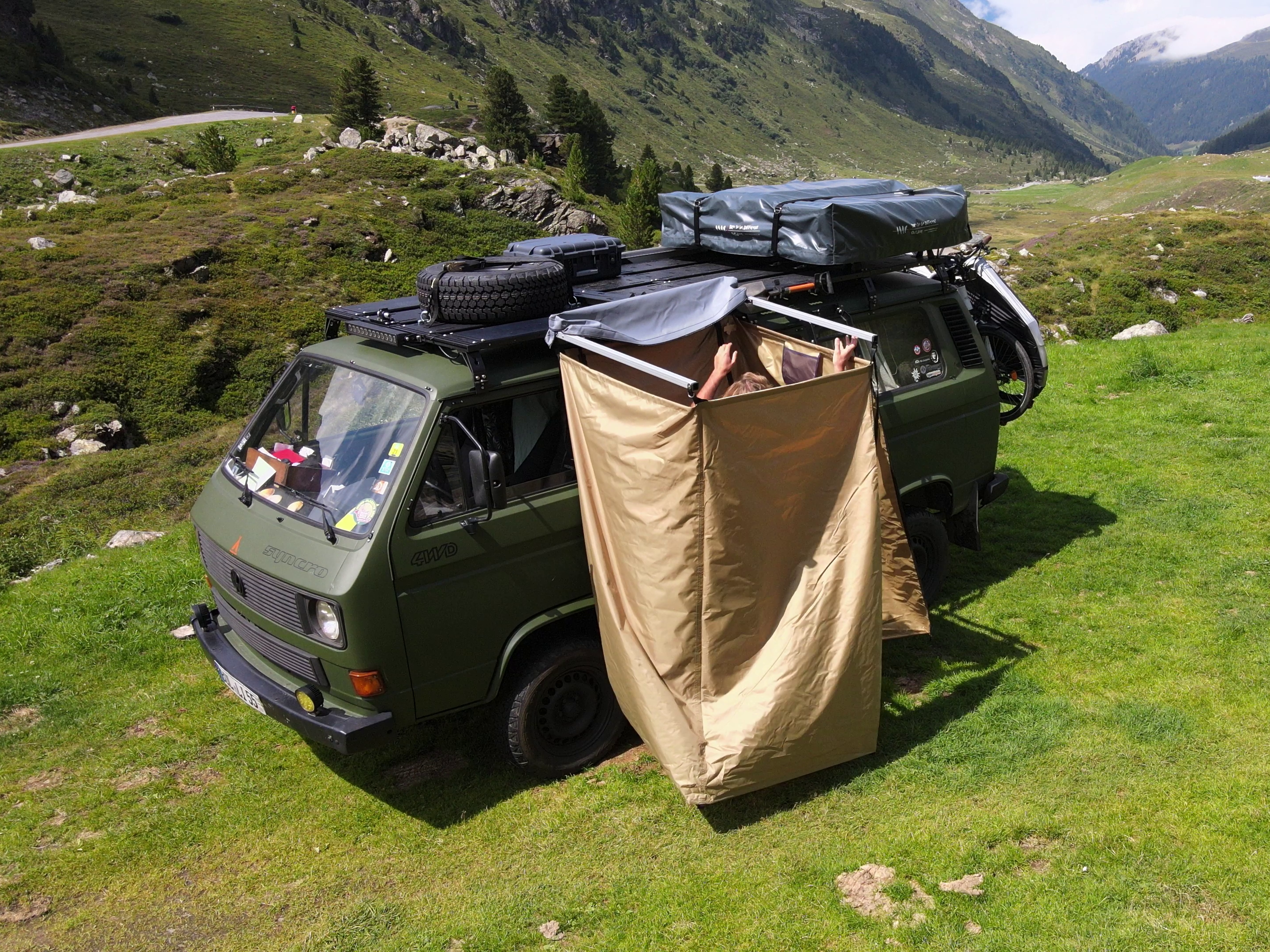 Tragbares Campingzelt, Faltbare Dusche Toilette Sichtschutz Zelt  Wasserdicht Mit Lüftungsschlitzen Regenschutz Zum Wechseln Der Kleidung  Angeln Bad Lagerraum : : Sport & Freizeit