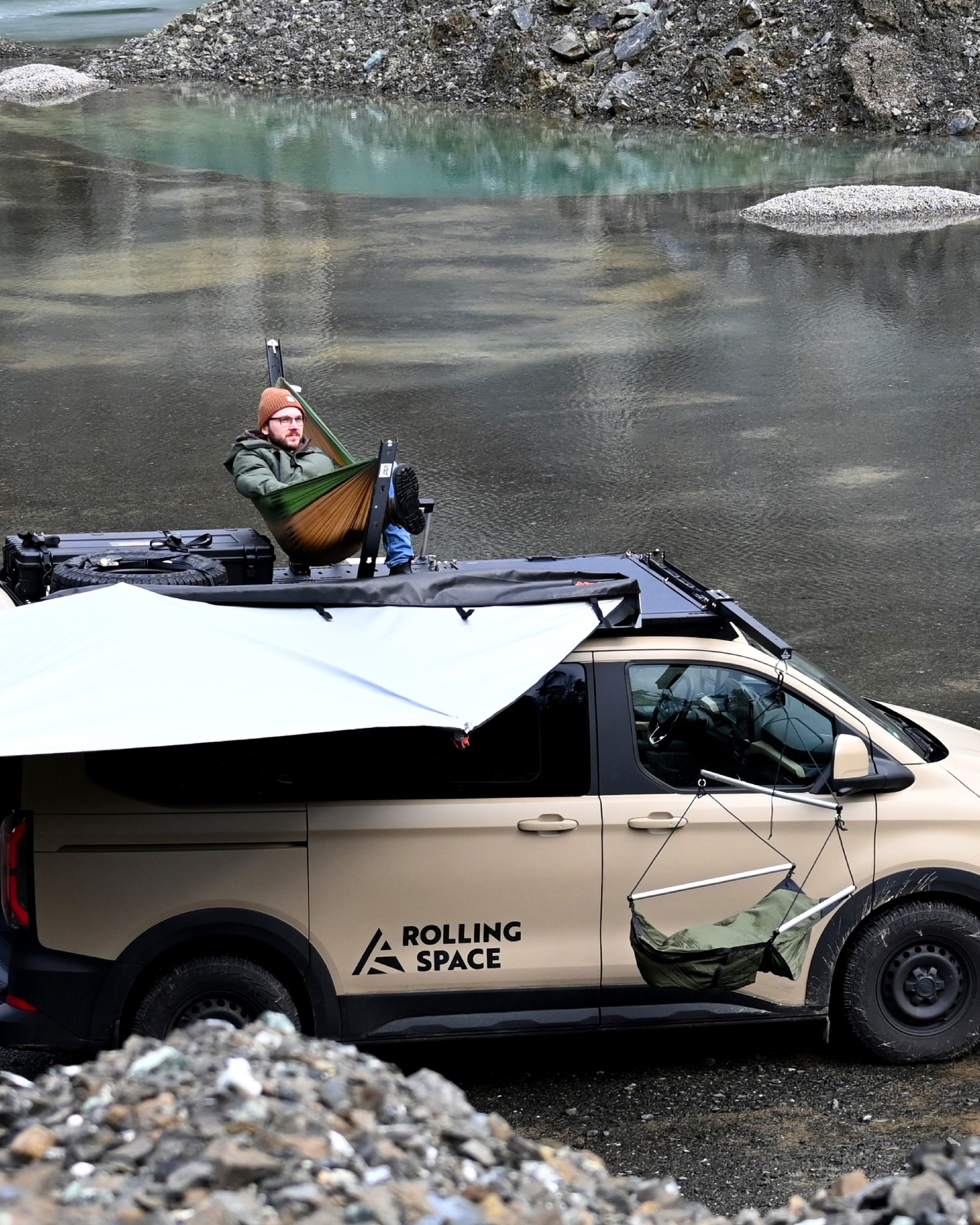 campinganhnger mit zelt Van-Haltestelle Camping Anhnger mit Dachzelt  VAN-HALTESTELLE