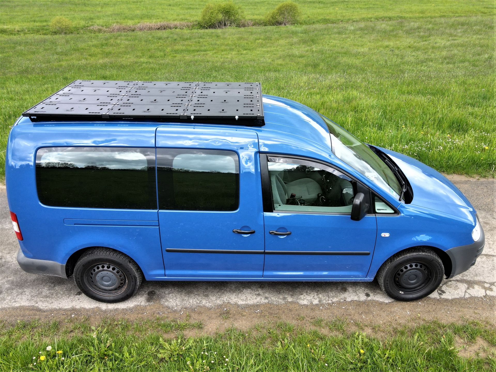 Elegantes Dachtrager Vw Caddy Bild